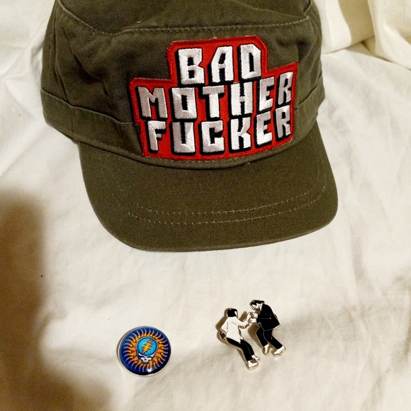 Pulp Fiction Bad Mother hat with Vincent Vega & Mia Wallace Dance Scene Pin set - Picture 3 of 5